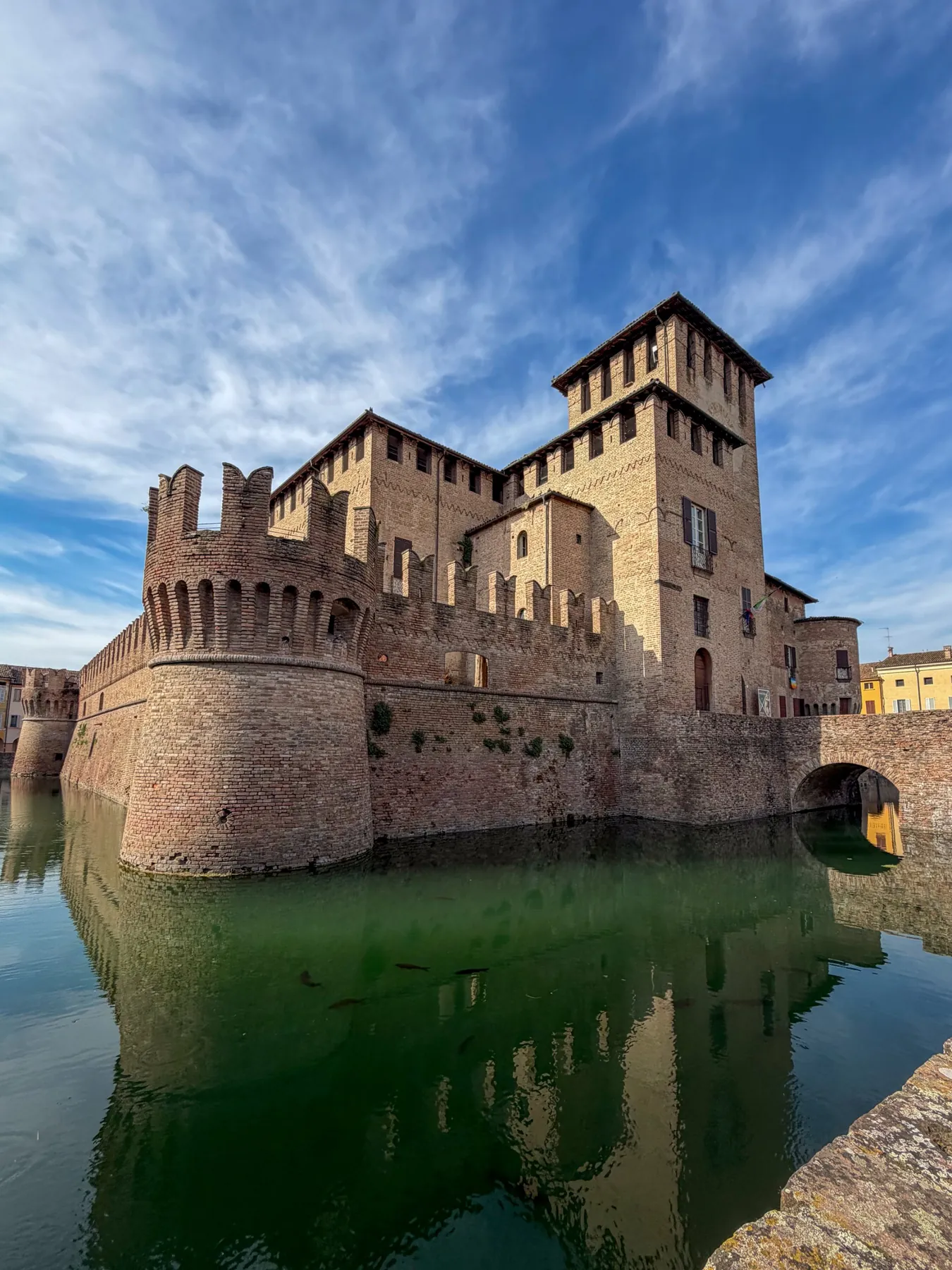 Rocca Sanvitale riflessa nel fossato, Fontanellato