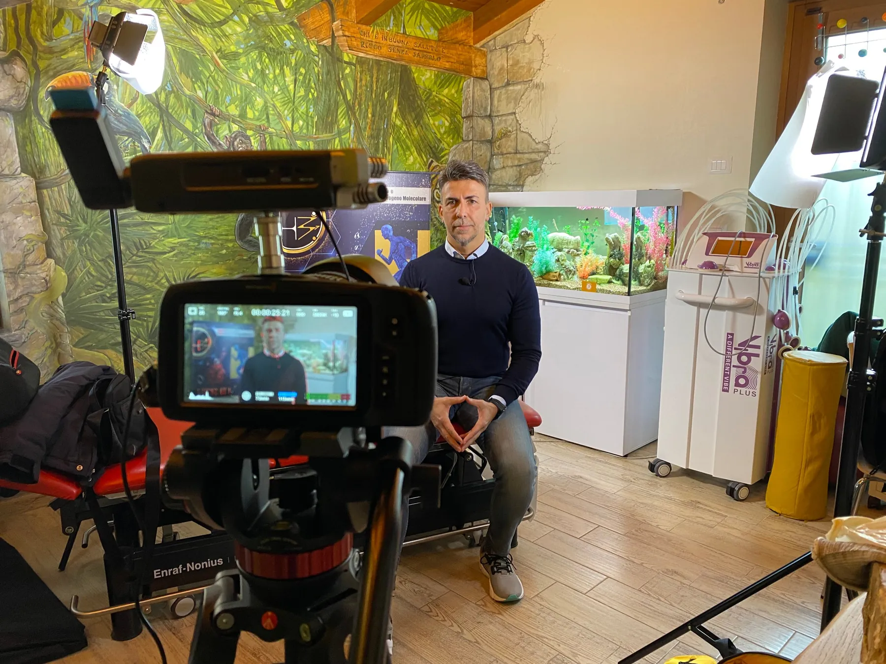 Set di un’intervista aziendale con camera e luci