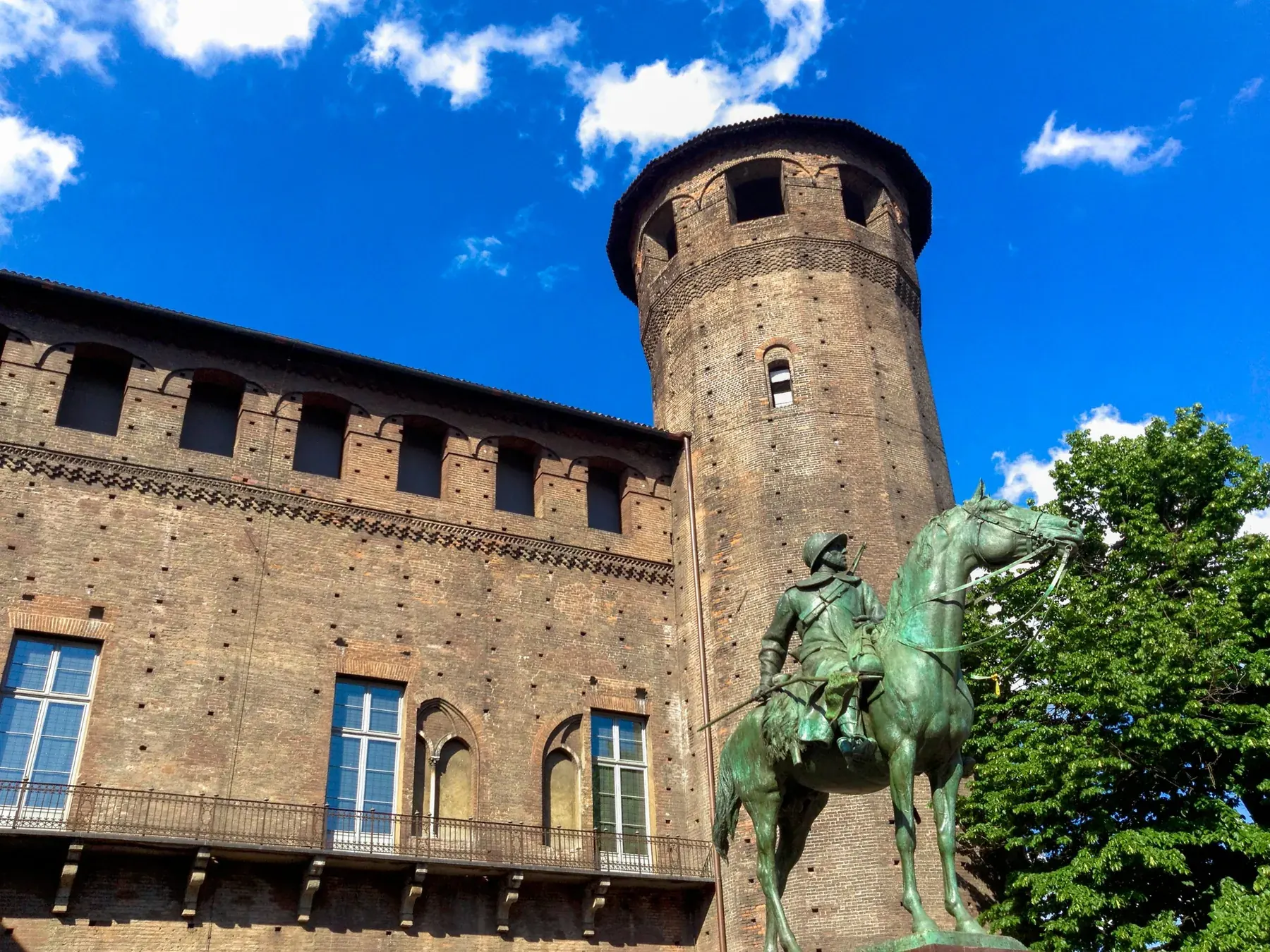 Torre di Palazzo Madama con statua equestre, Torino